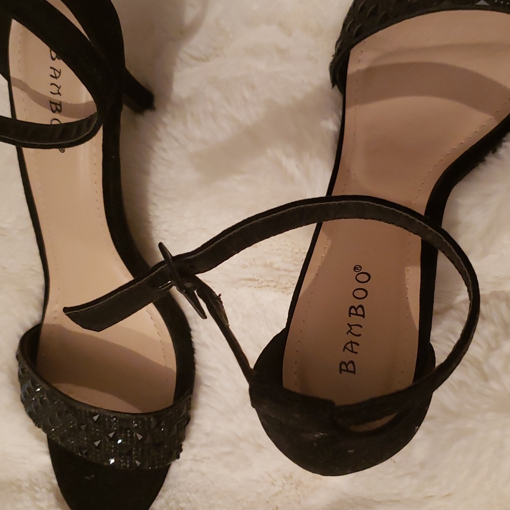 Shoes - Picture 3 of 4